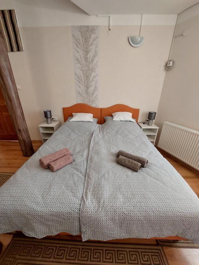 Csaladbarat Vendeglak Szegedi Maganszallashely 9 Fo Reszere, Nagycsaladok Es Barati Tarsasagok Reszere Exteriör bild